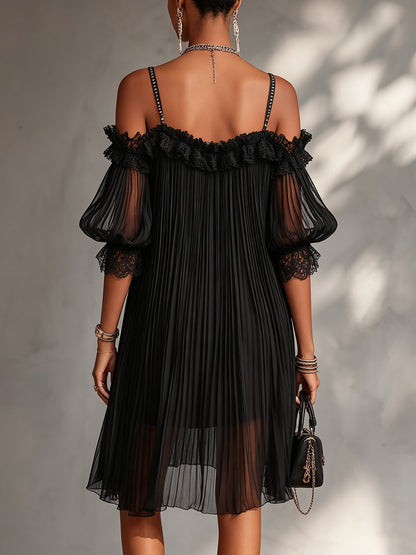 Abito Mini in Chiffon Nero con Spalle Scoperte e Bordo in Pizzo