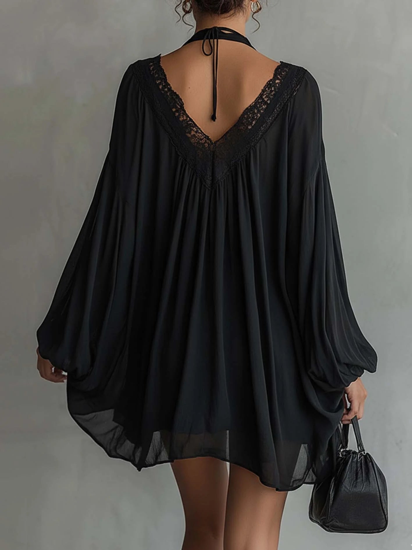 Abito Mini Halter in Chiffon Nero con Collo in Pizzo