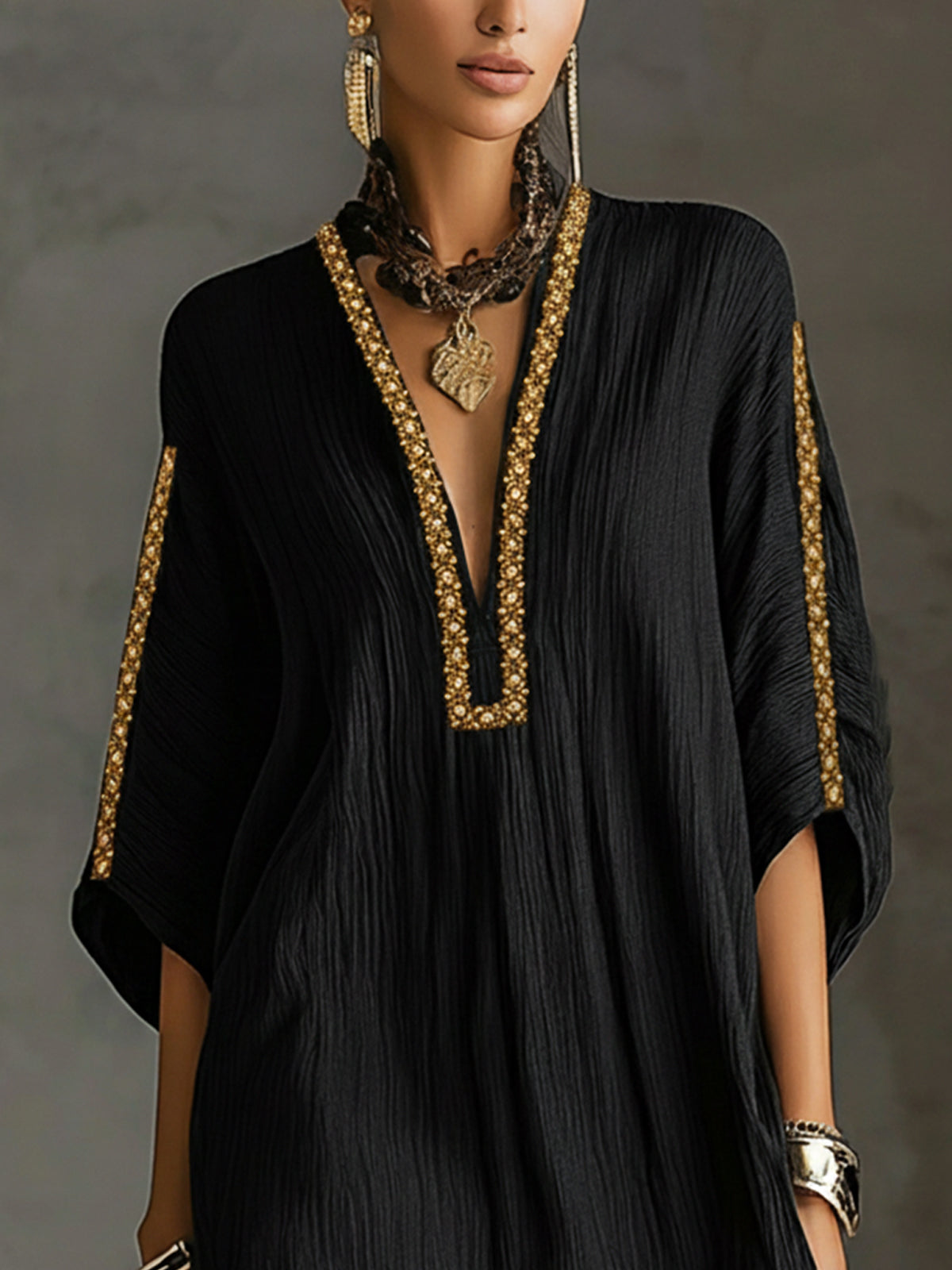 Mirella | Vestito corto nero con scollo a V profondo