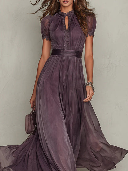 Flavia | Abito lungo viola con scollatura a chiave, bordo in pizzo di chiffon