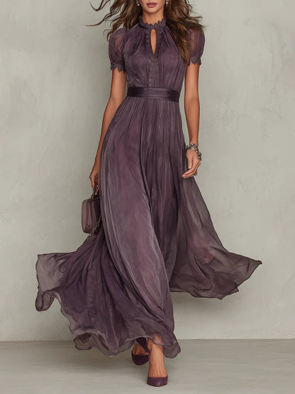 Flavia | Abito lungo viola con scollatura a chiave, bordo in pizzo di chiffon