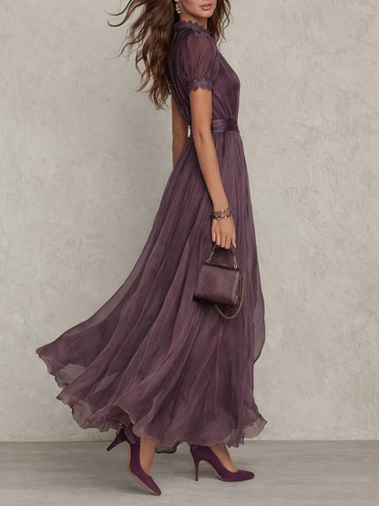 Flavia | Abito lungo viola con scollatura a chiave, bordo in pizzo di chiffon