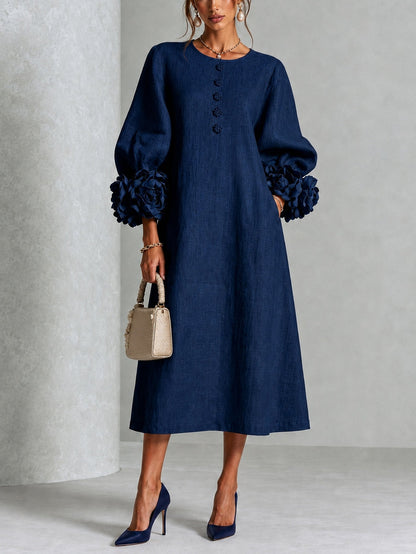 Abito Midi Blu Navy con Bottoni a Fiori e Maniche a Fiori Stravaganti