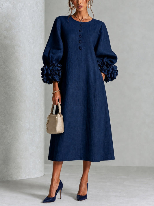 Abito Midi Blu Navy con Bottoni a Fiori e Maniche a Fiori Stravaganti