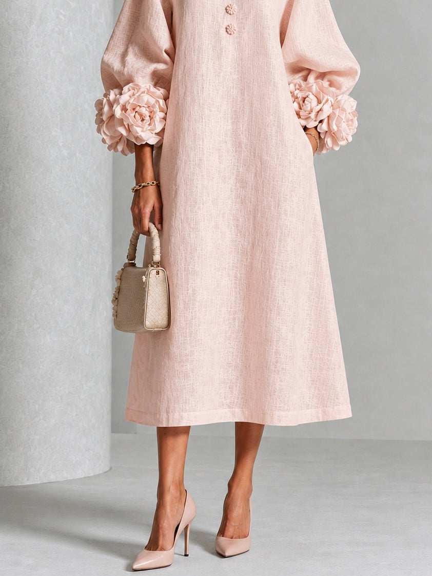 Abito Midi Rosa con Bottoni a Fiori e Maniche a Fiori Stravaganti