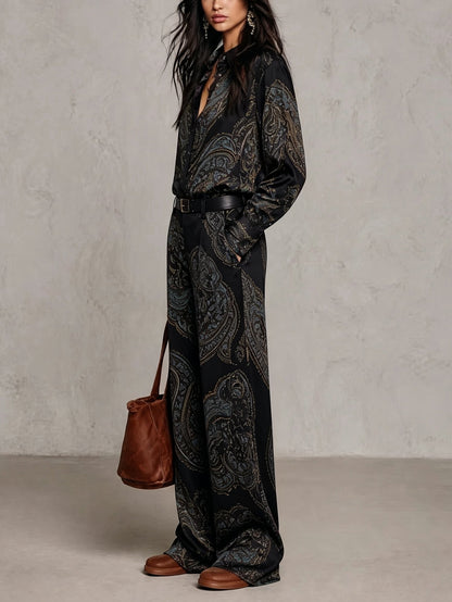 Rebeca | Completo di Camicia a Maniche Lunghe in Satin con Stampa Paisley Borgogna-Porpora e Pantaloni a Gamba Larga