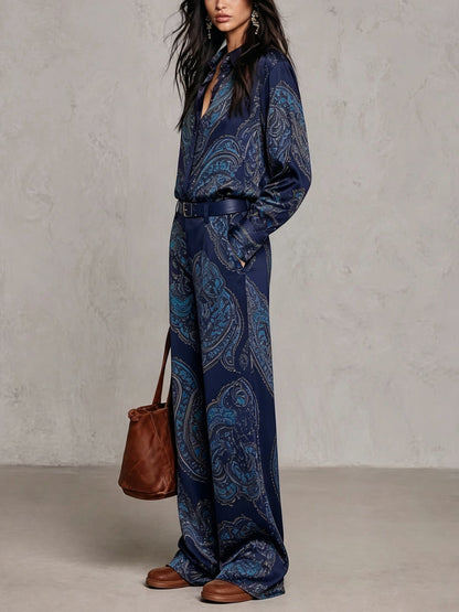 Rebeca | Completo di Camicia a Maniche Lunghe in Satin con Stampa Paisley Borgogna-Porpora e Pantaloni a Gamba Larga