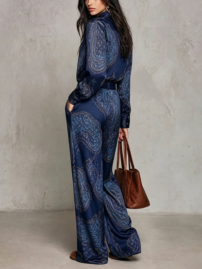 Rebeca | Completo di Camicia a Maniche Lunghe in Satin con Stampa Paisley Borgogna-Porpora e Pantaloni a Gamba Larga