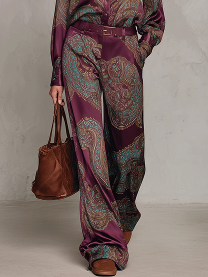 Rebeca | Completo di Camicia a Maniche Lunghe in Satin con Stampa Paisley Borgogna-Porpora e Pantaloni a Gamba Larga