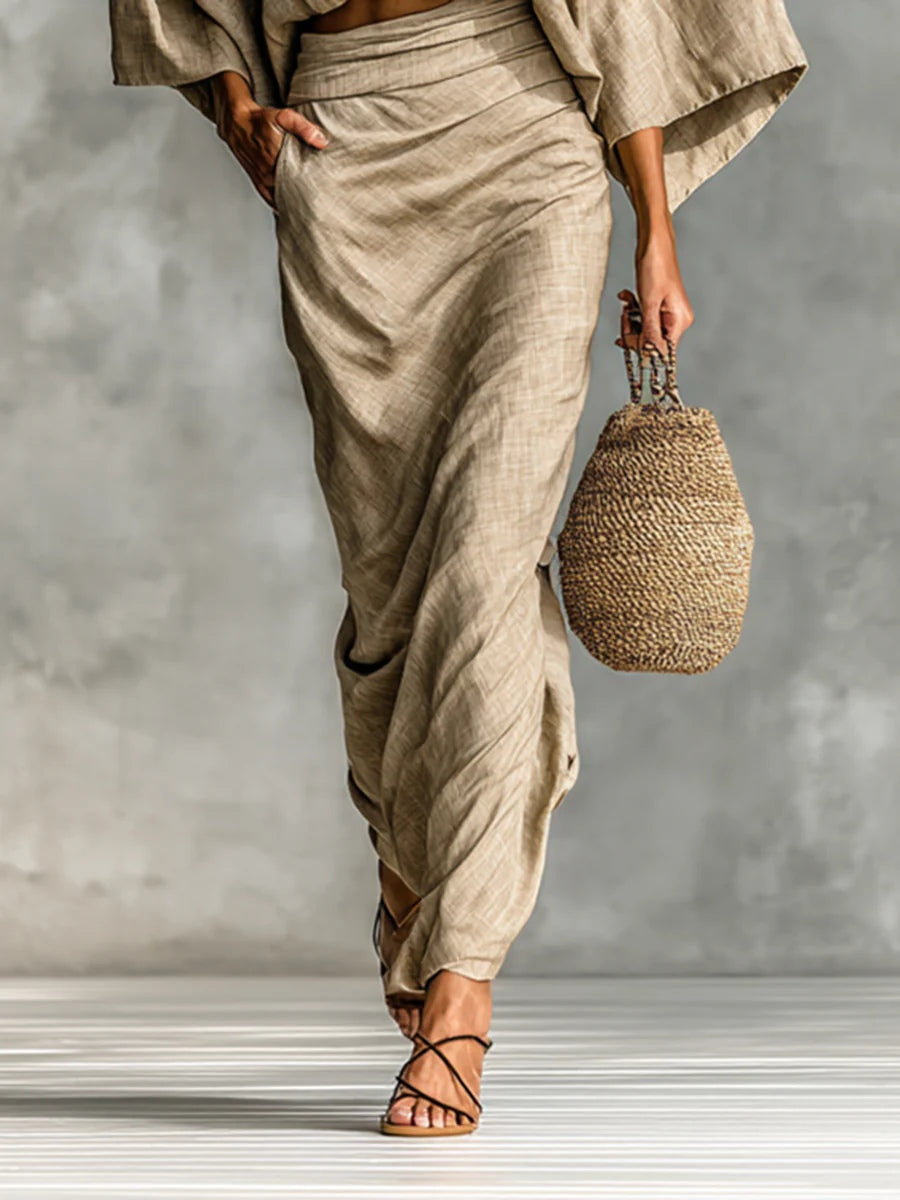 Set di Due Pezzi Beige con Top a Manica A Pipistrello e Gonna Lunga per un'Eleganza Senza Sforzo