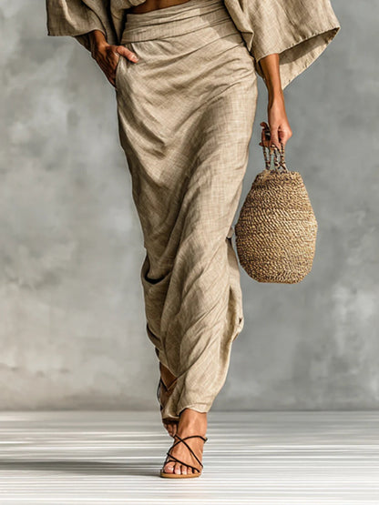 Set di Due Pezzi Beige con Top a Manica A Pipistrello e Gonna Lunga per un'Eleganza Senza Sforzo